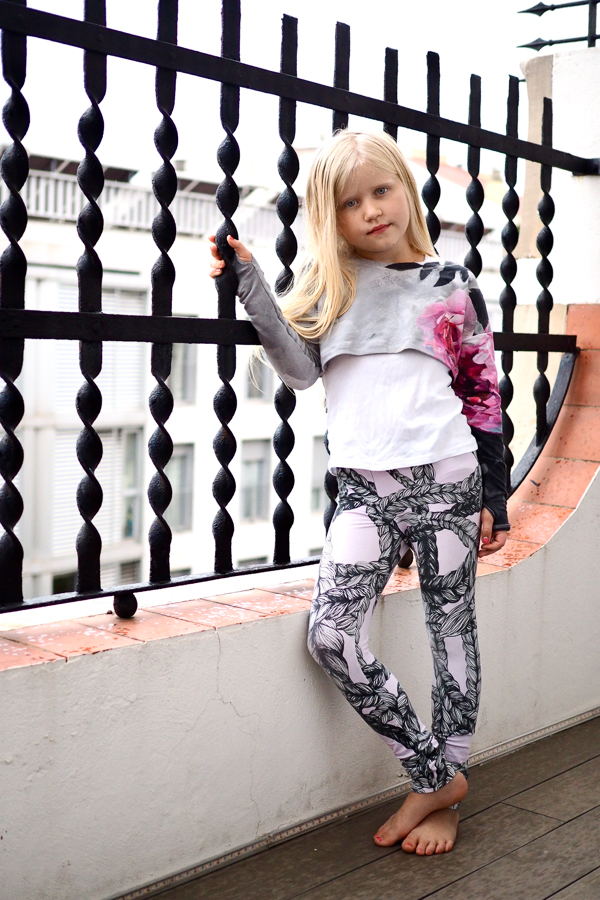 Tundra sweater in crop length and long sleeves using a border print for maximum effect. Super easy and quick sew and hacked to include a thumbhole.