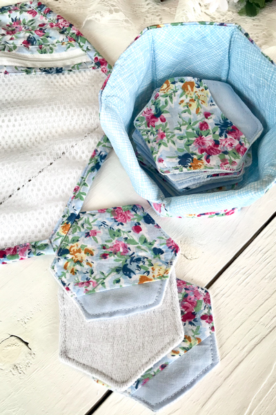 Beautiful floral make-up removing set.  Pads, storage basket and laundry bag make for a great gift set.