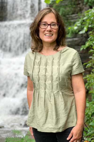 The Miss Haze top with bubble tuck bodice and waist ties. Available from Sofiona Designs in junior miss sizes 0-20.