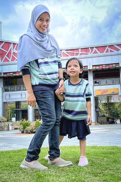 A raglan sweater with batwing sleeves in 2 sizes ranges by Sofiona Designs.