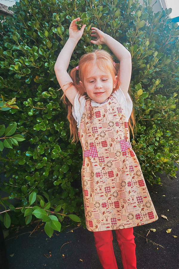 Girls' Poppy apron in the simple apron option.