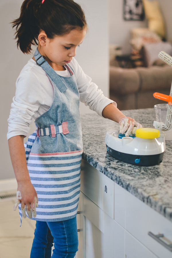 Kids' Poppy apron with halter strap.
