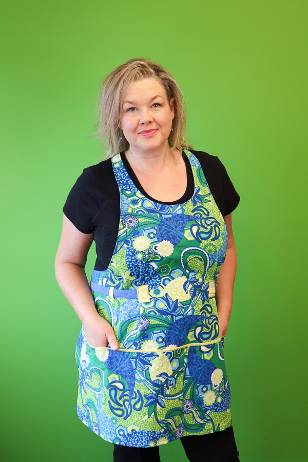 The pieced Poppy apron in sizes XXS-XL by Sofiona Designs.