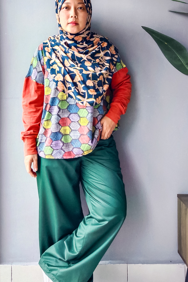 A pair of simple Miss Nickel pants without the cargo pockets.