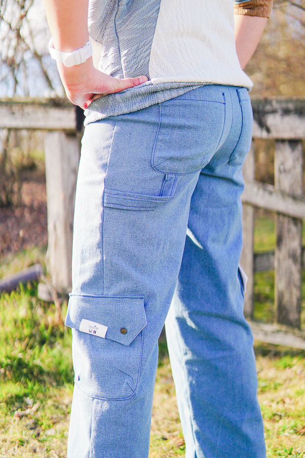 Hammer hook option and darted corner cargo pockets of the Miss Nickel.